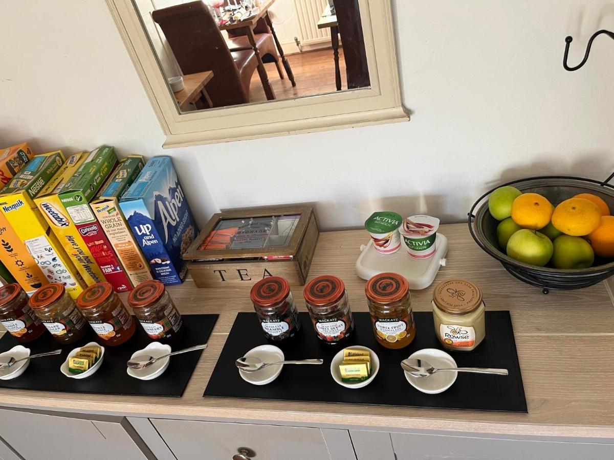 Brewery Farm House Bed & Breakfast Суиндън Екстериор снимка